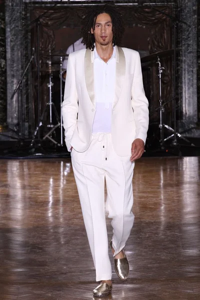 Look 4